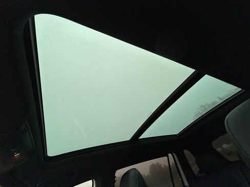 Used 2022 Volkswagen Tiguan SE R-Line image 30