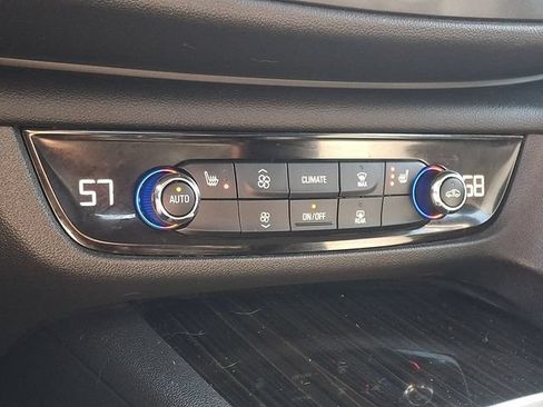Used 2018 Buick Regal Essence w/ Driver Confidence Package #1 AWD/4WD image 17