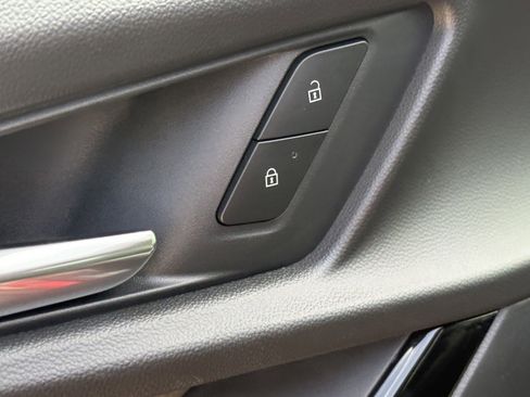 New 2026 Chevrolet Equinox LT w/ Convenience Package II FWD image 18