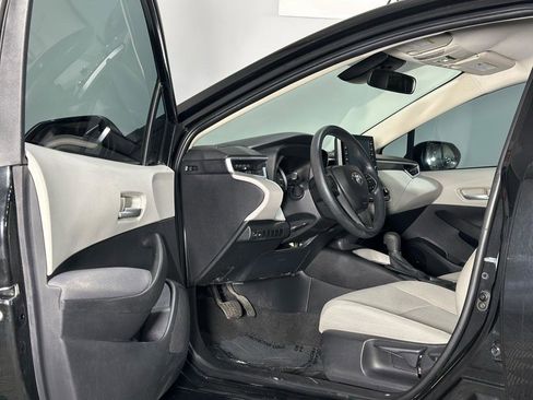 Used 2021 Toyota Corolla LE w/ Carpet Mat Package (TMS) image 10