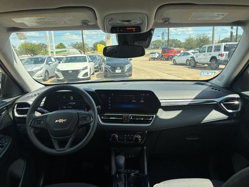 Used 2025 Chevrolet TrailBlazer LT w/ Driver Confidence Package AWD/4WD image 32