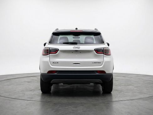 Used 2025 Jeep Compass Limited image 7