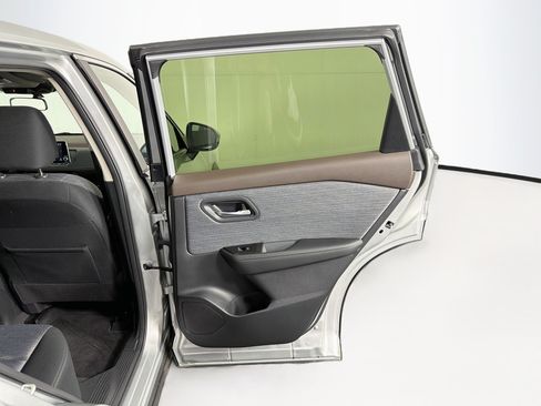 Used 2023 Nissan Rogue SV FWD image 30