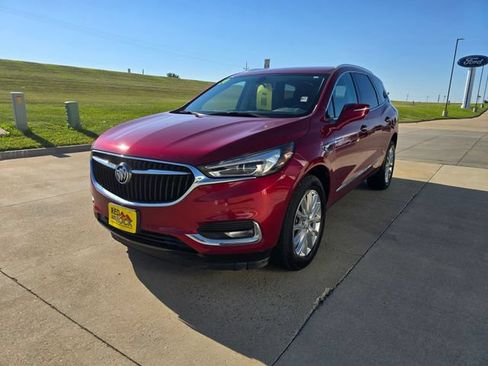 Used 2020 Buick Enclave Essence w/ Sound and Sites Package AWD/4WD image 7