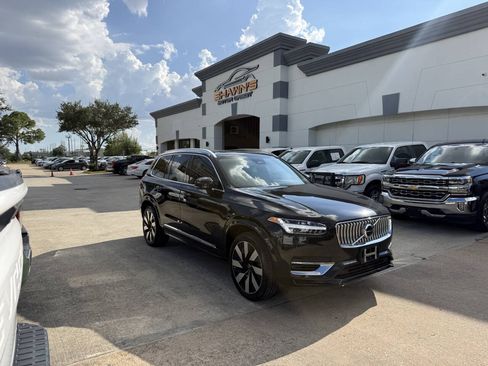 Used 2023 Volvo XC90 T8 Ultimate w/ Protection Package Premier AWD/4WD image 2