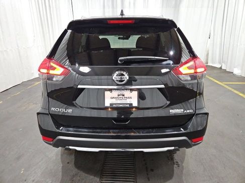 Used 2020 Nissan Rogue S w/ Special Edition Package image 4