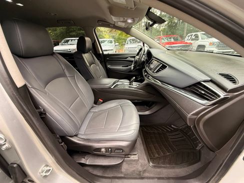 Used 2020 Buick Enclave Essence FWD image 15