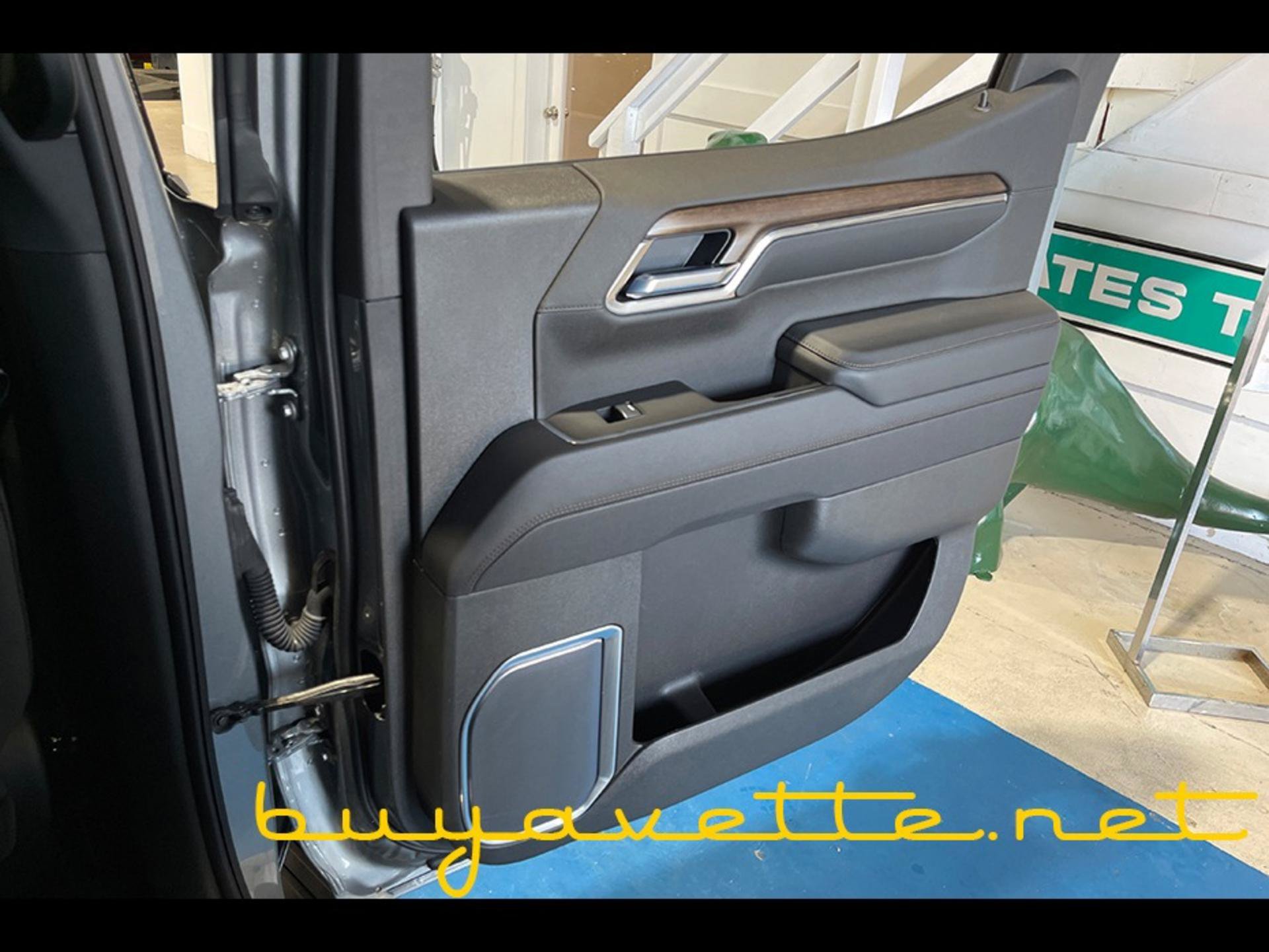 Used 2025 Chevrolet Silverado 1500 High Country w/ Technology Package AWD/4WD image 25
