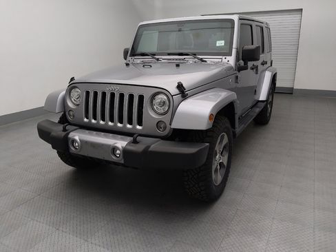 Used 2017 Jeep Wrangler Unlimited Sahara w/ Connectivity Group AWD/4WD image 15