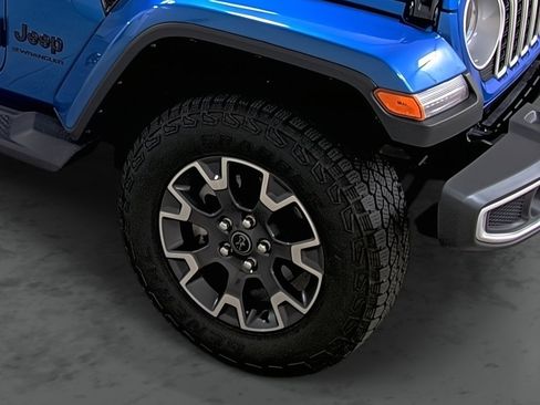 Used 2025 Jeep Wrangler Unlimited Sahara AWD/4WD image 14