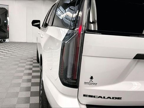 Used 2025 Cadillac Escalade Sport AWD/4WD image 36