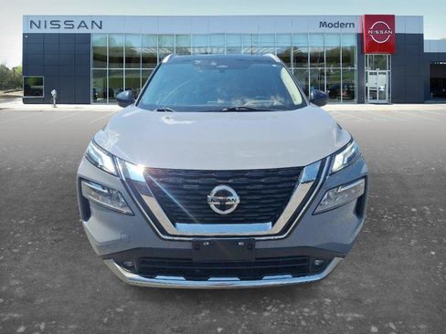 Used 2021 Nissan Rogue Platinum FWD image 2