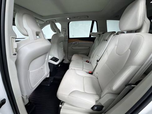 Used 2022 Volvo XC90 T6 Momentum w/ Advanced Package AWD/4WD image 13
