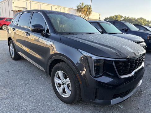 Used 2025 Kia Sorento LX FWD image 1