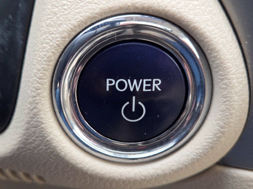 Used 2013 Lexus ES 300h w/ Luxury Pkg FWD image 37