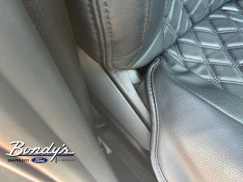 Used 2024 Toyota RAV4 SE w/ Convenience Package AWD/4WD image 17