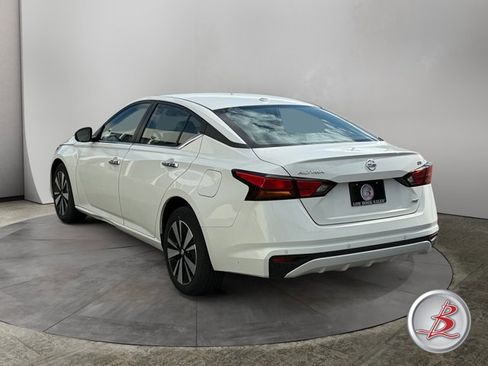 Used 2022 Nissan Altima 2.5 SV AWD/4WD image 5