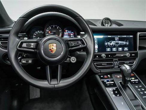 Used 2024 Porsche Macan AWD/4WD image 17