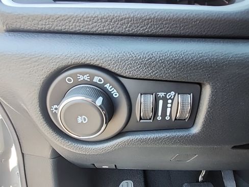 New 2026 Chrysler Pacifica Select image 28