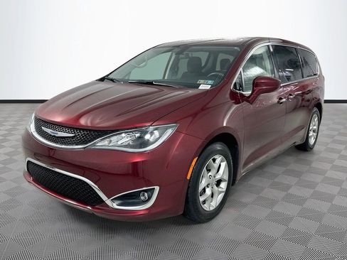 Used 2018 Chrysler Pacifica Touring Plus w/ Tire & Wheel Group FWD image 3