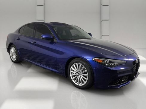 Used 2022 Alfa Romeo Giulia Sprint RWD image 2