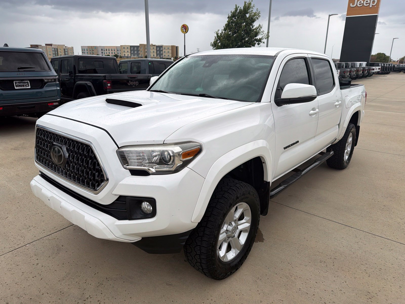 Used 2018 Toyota Tacoma TRD Sport w/ Technology Package AWD/4WD image 9
