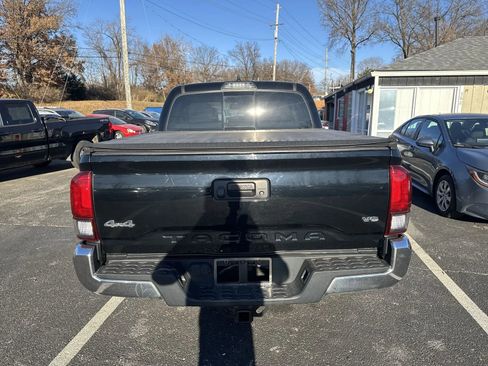 Used 2018 Toyota Tacoma SR5 image 22