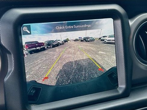 Used 2023 Jeep Gladiator Sport AWD/4WD image 11