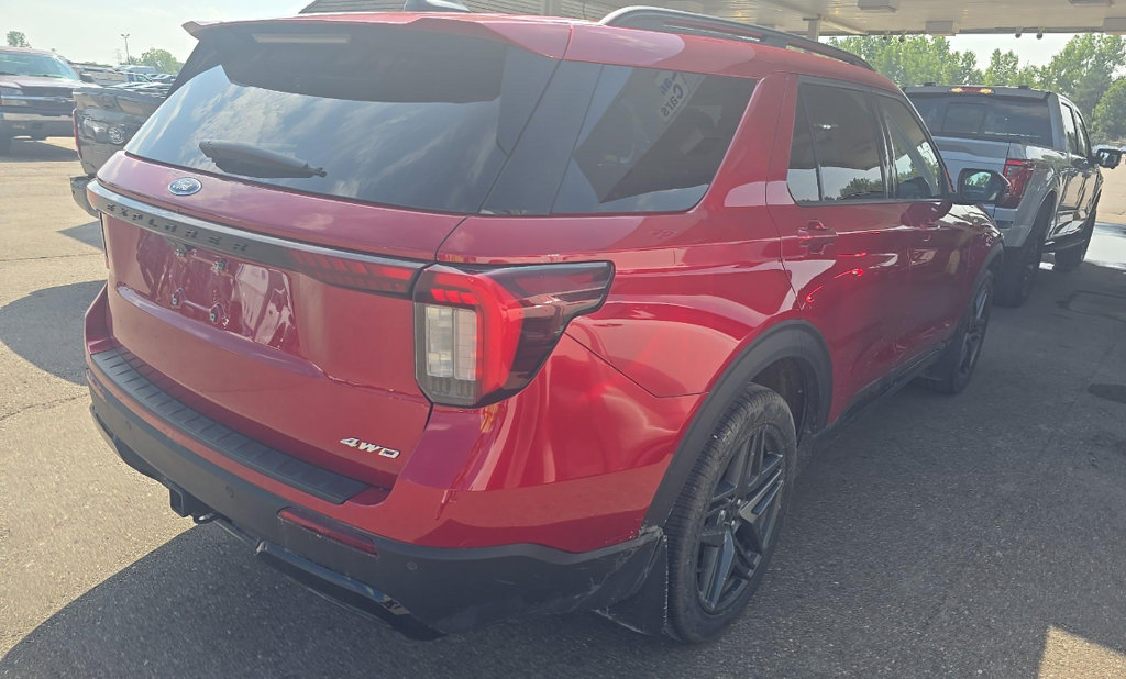 Used 2025 Ford Explorer ST-Line w/ ST-Line Street Pack AWD/4WD image 3