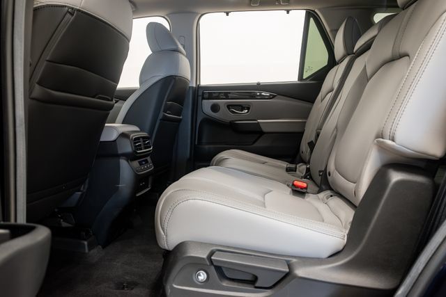 Used 2025 Honda Pilot Touring image 27
