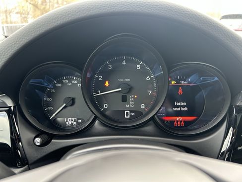 Used 2022 Porsche Macan image 11