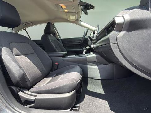 Certified 2025 Nissan Altima 2.5 S FWD image 11