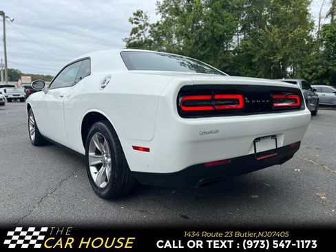 Used 2015 Dodge Challenger SXT image 13