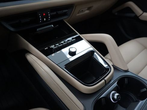 Certified 2026 Porsche Cayenne AWD/4WD image 22