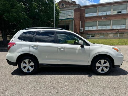 Used 2014 Subaru Forester 2.5i Premium w/ Popular Package #2 AWD/4WD image 10