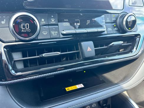 Used 2024 Toyota Highlander XSE FWD image 24