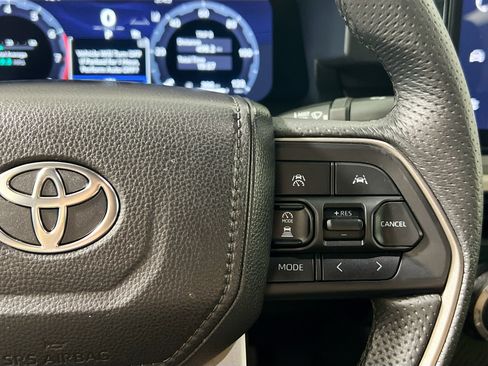 Used 2025 Toyota Tacoma TRD Off-Road image 19