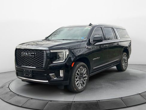 Used 2023 GMC Yukon XL Denali Ultimate image 3