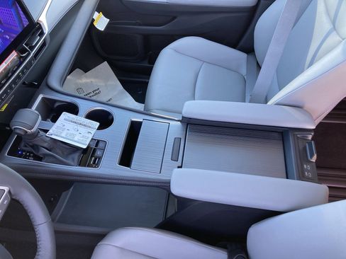 Certified 2025 Toyota Sienna XLE image 24