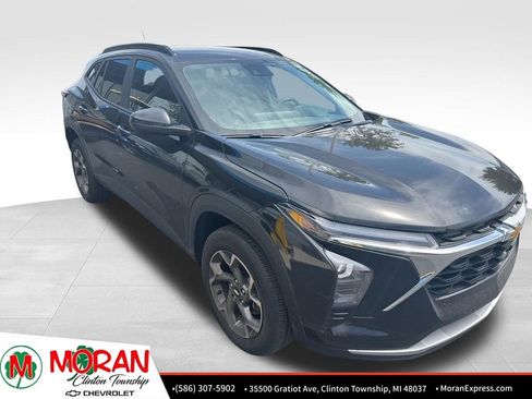 Certified 2024 Chevrolet Trax LT w/ Driver Confidence Package FWD image 2