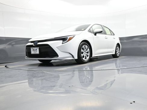 Certified 2024 Toyota Corolla LE AWD/4WD image 24