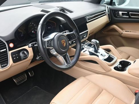 Certified 2022 Porsche Cayenne S Platinum AWD/4WD image 6