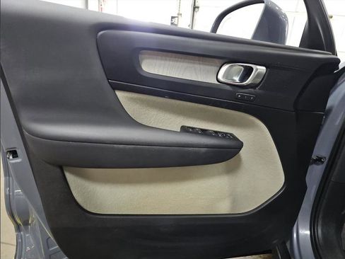 Used 2023 Volvo XC40 B5 Plus w/ Climate Package image 14