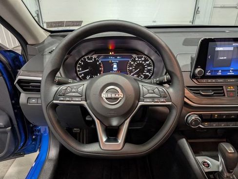 Used 2025 Nissan Altima 2.5 SV image 16