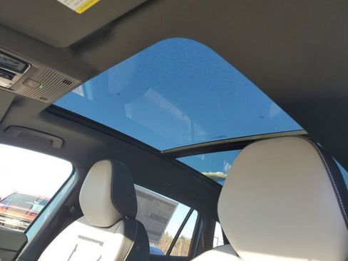 New 2026 Volkswagen Tiguan SE R-Line image 13