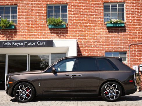 Used 2023 Rolls-Royce Cullinan Black Badge w/ Driver's Package AWD/4WD image 3