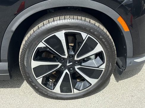 New 2025 VinFast VF 8 Plus AWD/4WD image 7