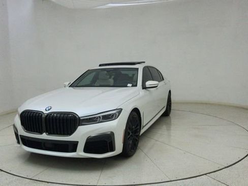 Used 2022 BMW 740i w/ M Sport Package image 68