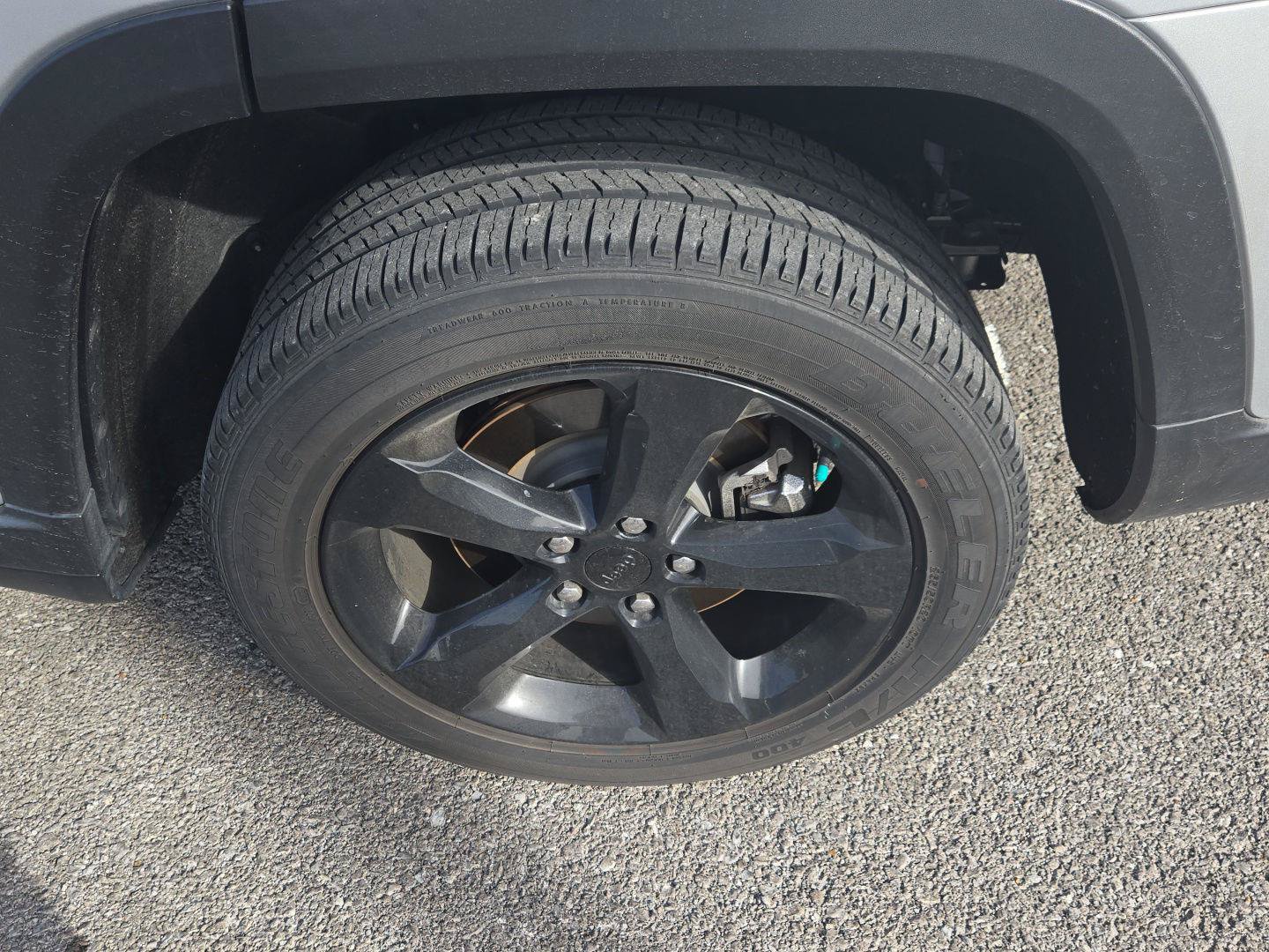 Used 2023 Jeep Grand Cherokee L Laredo RWD image 11