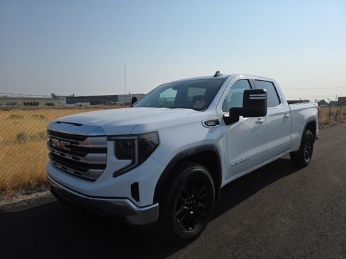 Used 2023 GMC Sierra 1500 SLE w/ X31 Off-Road Package AWD/4WD image 3